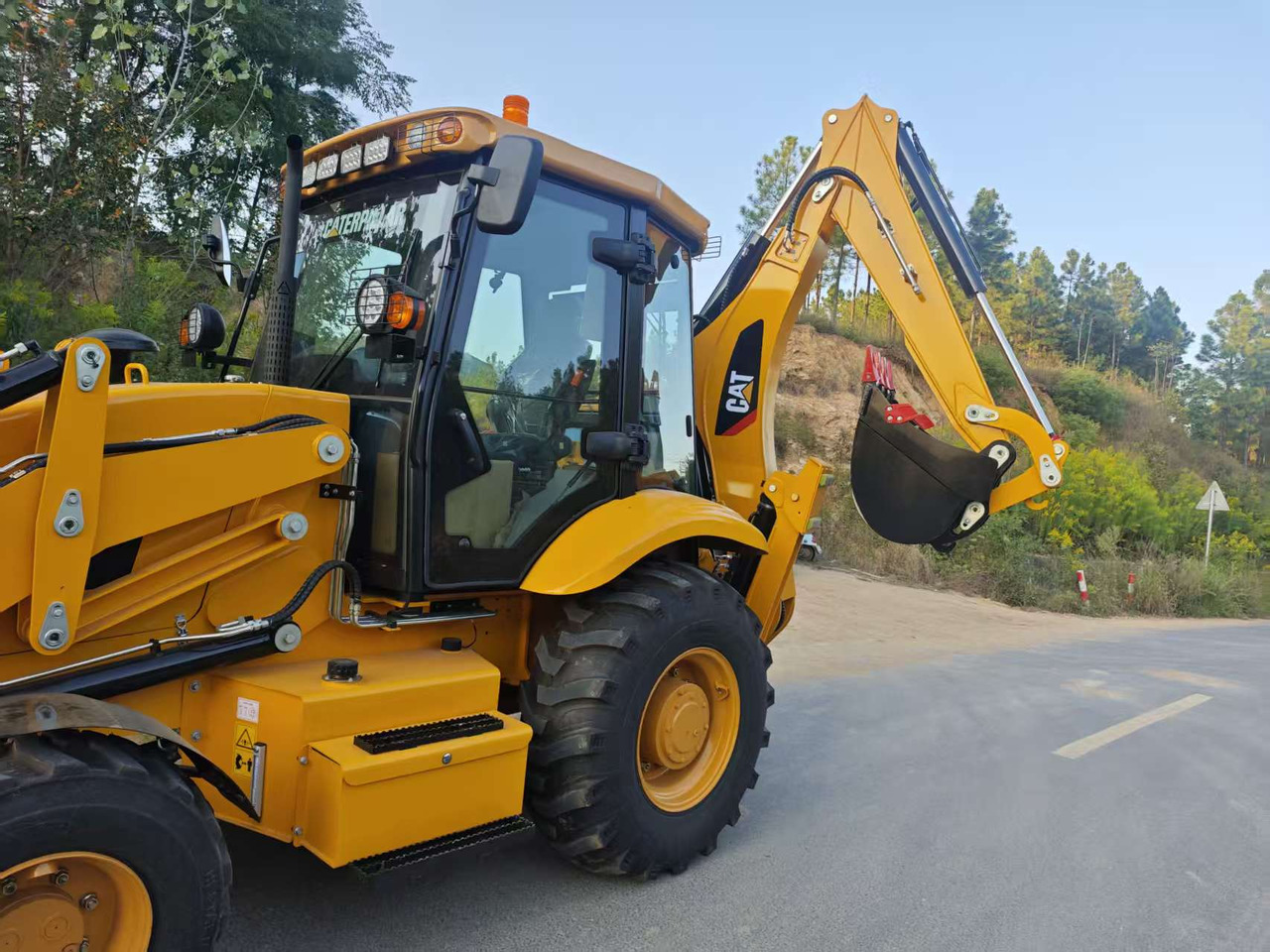 CATERPILLAR 420F - حفار متعدد الاستخدام: صور 5 CATERPILLAR 420F - حفار متعدد الاستخدام: صور 5