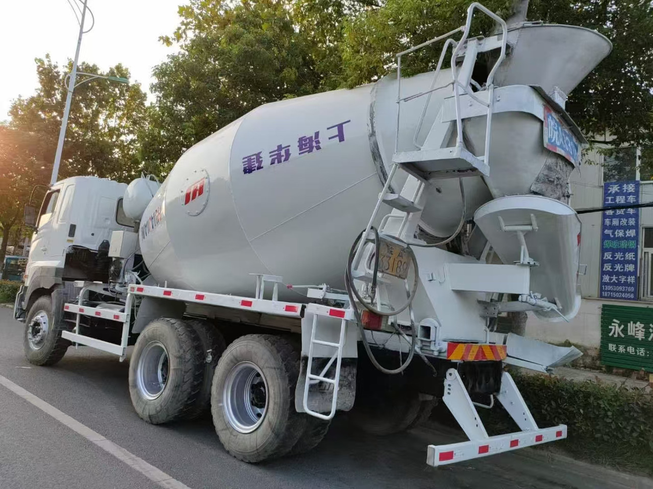 HINO 700  - شاحنة صهريج: صور 5 HINO 700  - شاحنة صهريج: صور 5