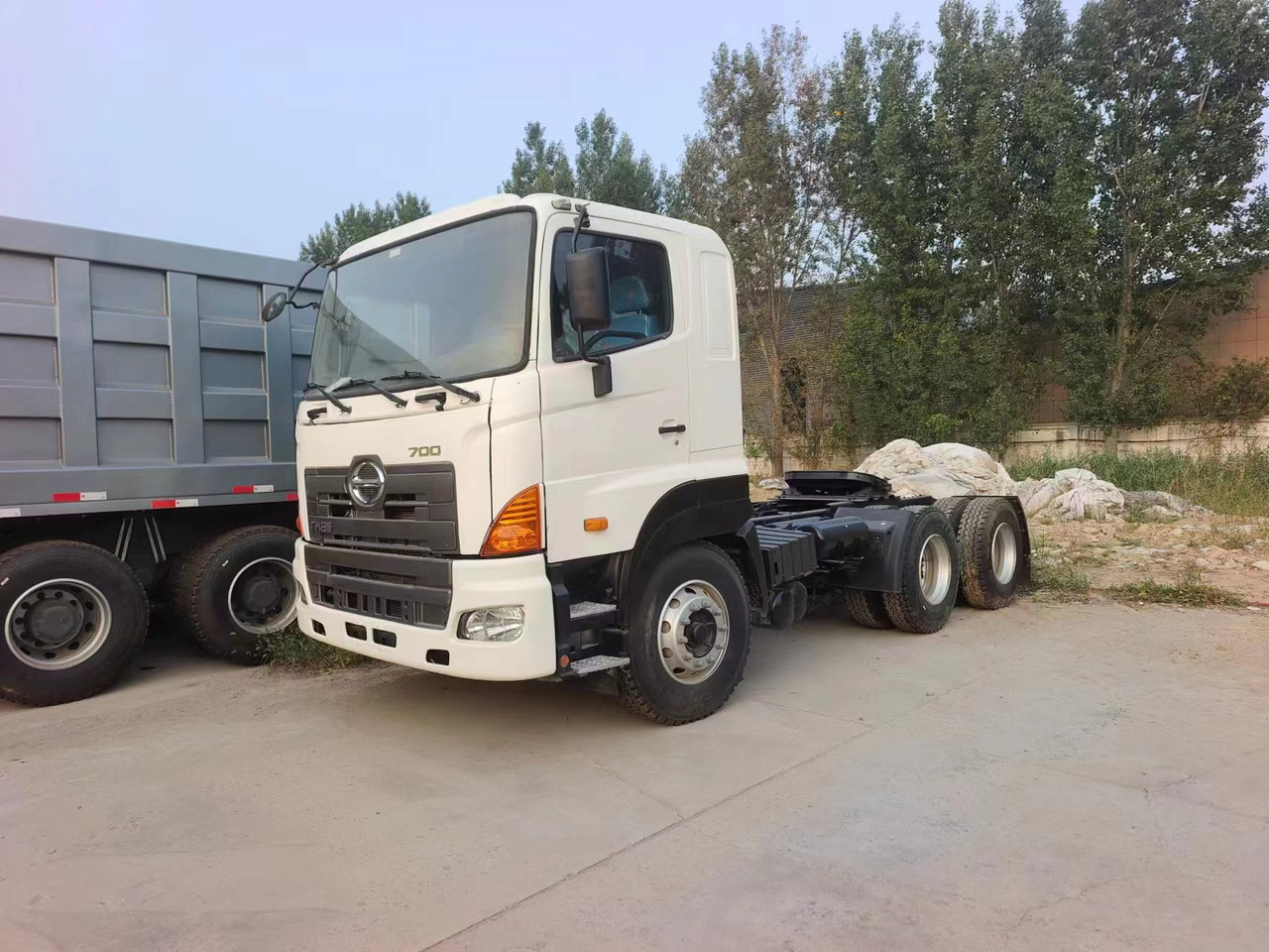 HINO HINO 700 - شاحنة جرار: صور 3 HINO HINO 700 - شاحنة جرار: صور 3