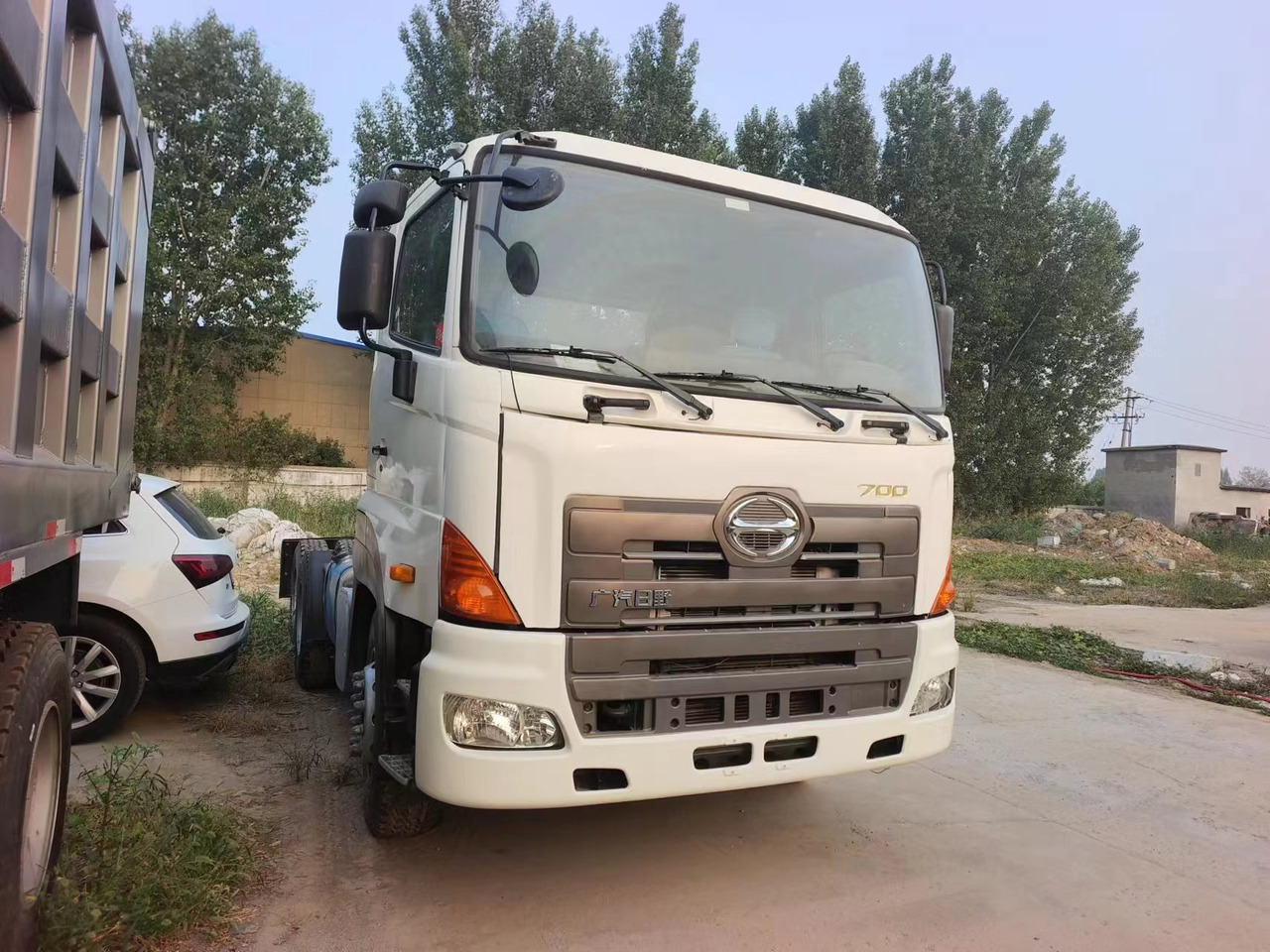 HINO HINO 700 - شاحنة جرار: صور 2 HINO HINO 700 - شاحنة جرار: صور 2