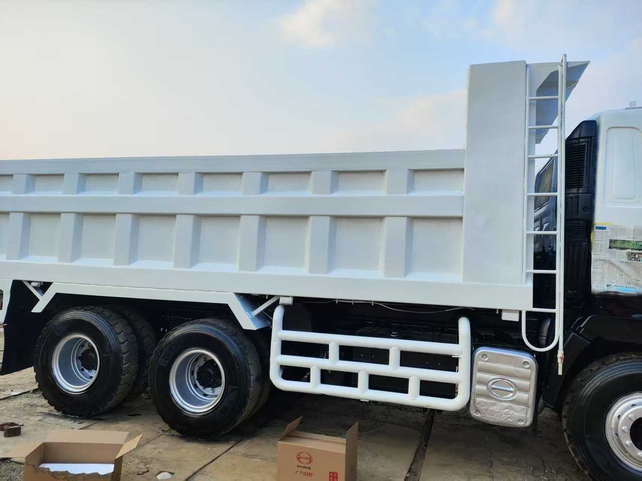 HINO HINO 700 - قلابات: صور 4 HINO HINO 700 - قلابات: صور 4