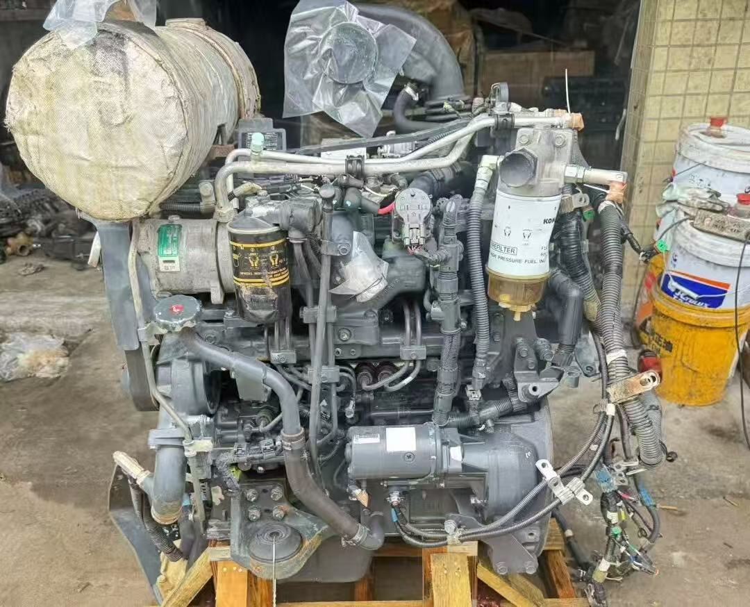 KOMATSU 4D95LE-6 - المحرك - حفارة: صور 2 KOMATSU 4D95LE-6 - المحرك - حفارة: صور 2