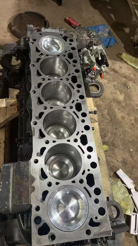 KOMATSU SAA6D107E-1 - كتلة اسطوانة - حفارة: صور 1 KOMATSU SAA6D107E-1 - كتلة اسطوانة - حفارة: صور 1