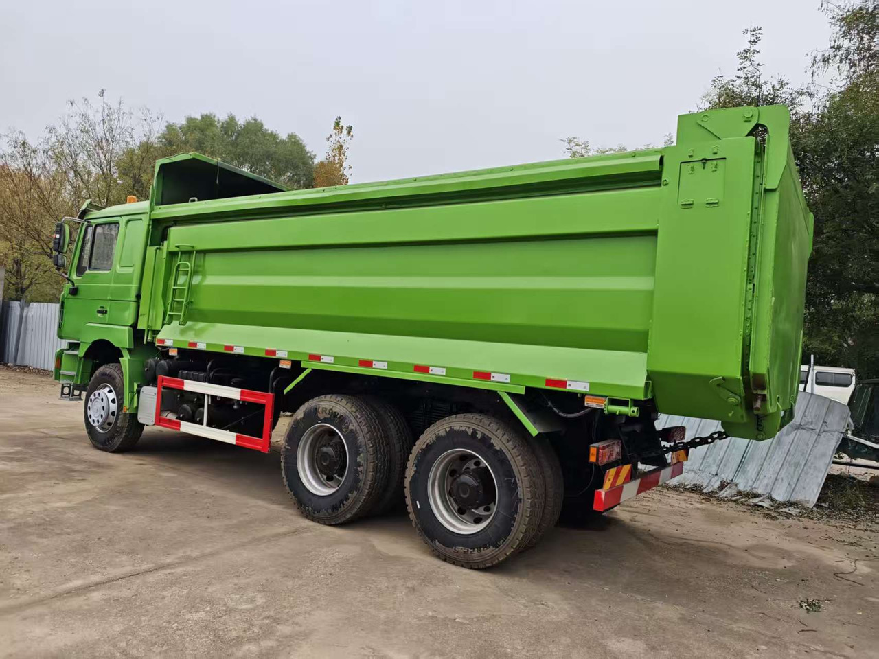 SHACMAN F3000 - شاحنة صهريج: صور 4 SHACMAN F3000 - شاحنة صهريج: صور 4