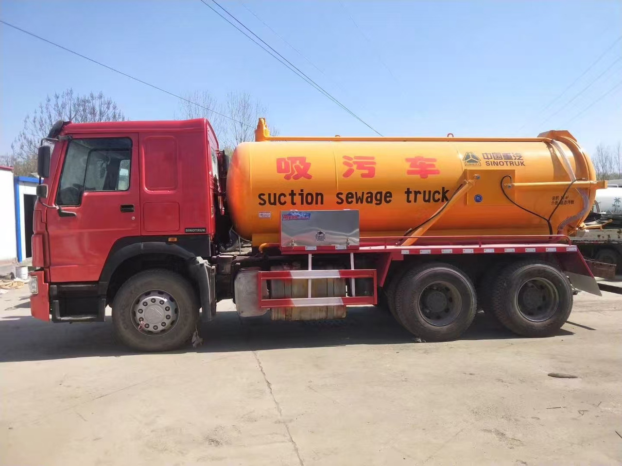 SINOTRUK SINOTRUK  336  suction sewage truck - شاحنات الحاويات / جسم علوي قابل للتغيير شاحنة: صور 1 SINOTRUK SINOTRUK  336  suction sewage truck - شاحنات الحاويات / جسم علوي قابل للتغيير شاحنة: صور 1