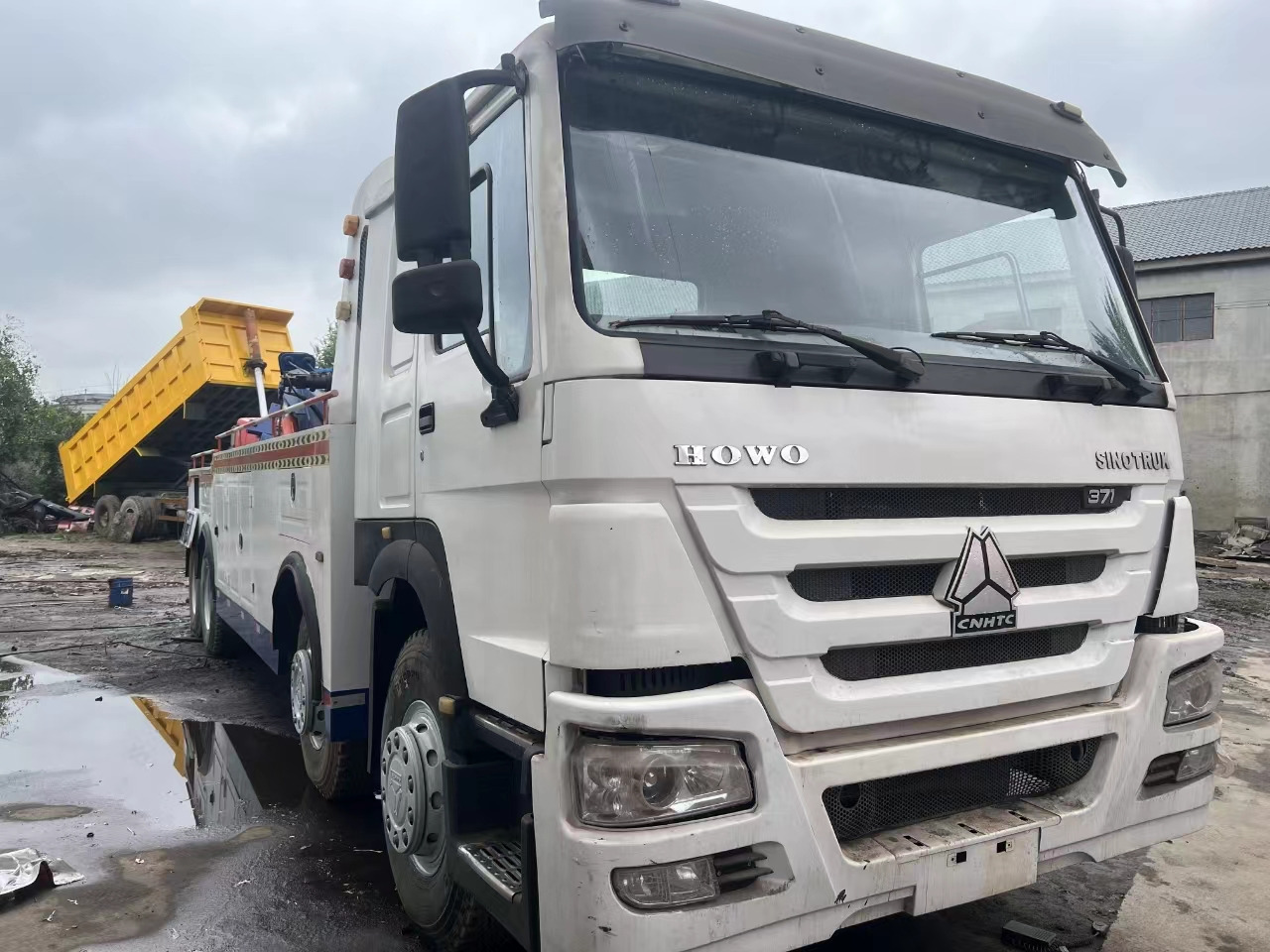 SINOTRUK - شاحنة: صور 1 SINOTRUK - شاحنة: صور 1