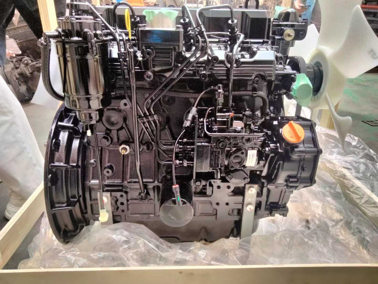 YANMAR 4TNE98 - المحرك - آلات البناء: صور 3 YANMAR 4TNE98 - المحرك - آلات البناء: صور 3