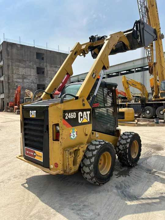 90% New Front Loader Tractor CAT 246D Skid Steer Loader / Used Cat 226B 246C 246d Mini Skid Steer Loader in Stock - شيول صغير: صور 3 90% New Front Loader Tractor CAT 246D Skid Steer Loader / Used Cat 226B 246C 246d Mini Skid Steer Loader in Stock - شيول صغير: صور 3