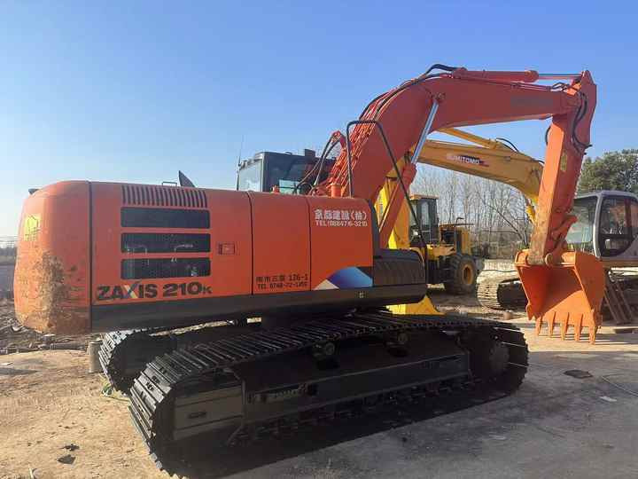 Affordable Hitachi ZX210-5G Used Construction Machinery - حفارات زحافة: صور 3 Affordable Hitachi ZX210-5G Used Construction Machinery - حفارات زحافة: صور 3