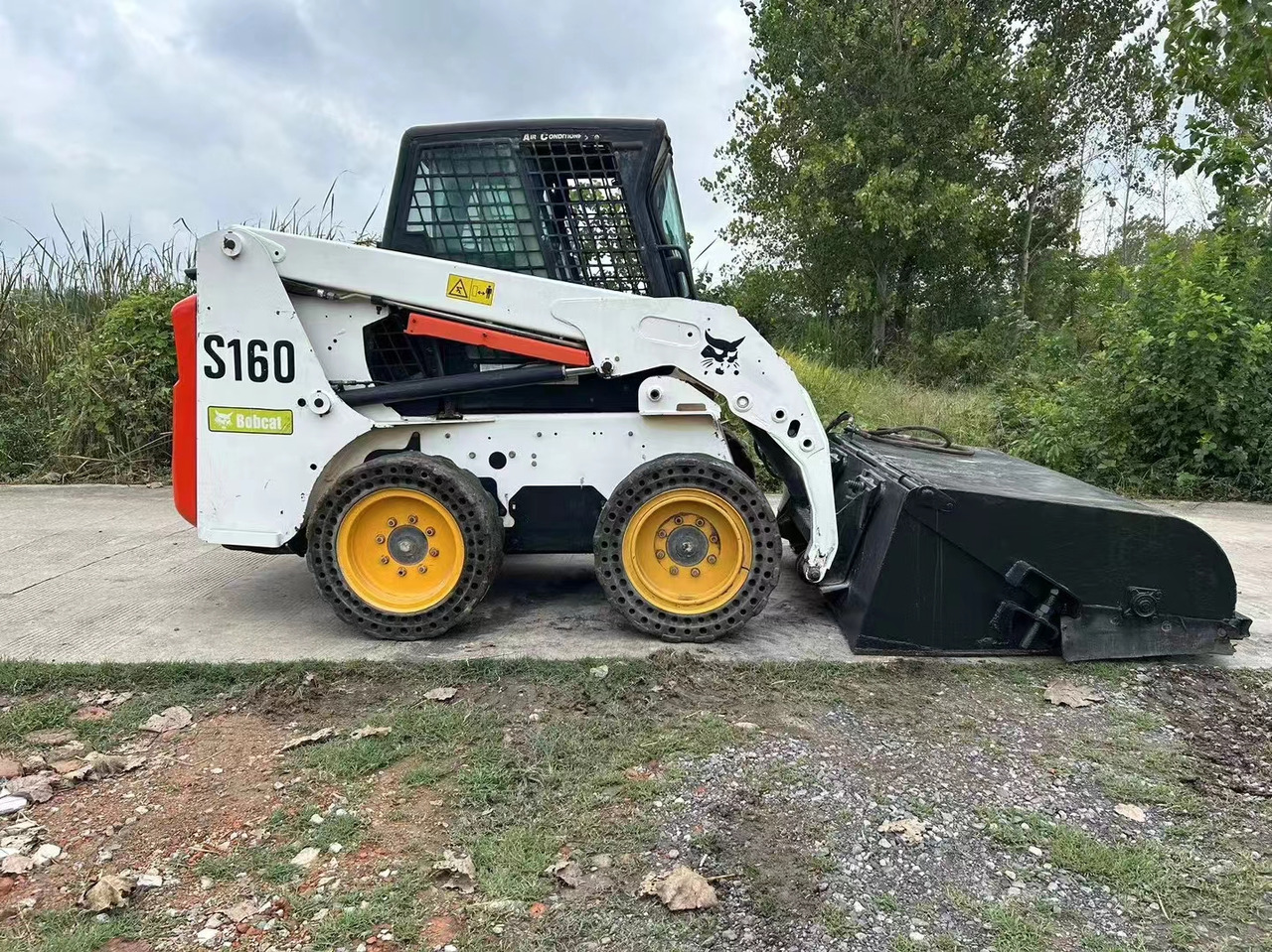 BOBCAT Second-hand Excellent Skidsteer Bobcat S160 - شيول صغير: صور 2 BOBCAT Second-hand Excellent Skidsteer Bobcat S160 - شيول صغير: صور 2