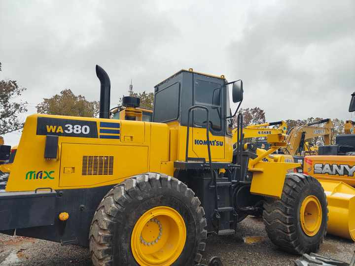 Certified Pre-Owned Komatsu WA380-3 | Heavy-Duty Loader for Mining/ Construction - Price Negotiable! - حفار متعدد الاستخدام: صور 4 Certified Pre-Owned Komatsu WA380-3 | Heavy-Duty Loader for Mining/ Construction - Price Negotiable! - حفار متعدد الاستخدام: صور 4