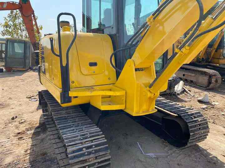 Cheap Used Komatsu PC56 Crawler Excavator with High Efficiency Used Heavy Machinery Komatsu P56 Digger Cheap for Sale - حفارات زحافة: صور 4 Cheap Used Komatsu PC56 Crawler Excavator with High Efficiency Used Heavy Machinery Komatsu P56 Digger Cheap for Sale - حفارات زحافة: صور 4