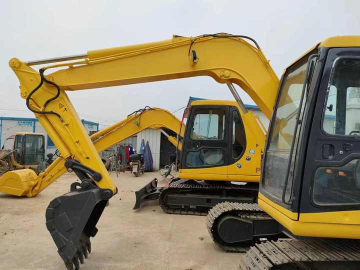 Cheap Used Komatsu PC60-7 Crawler Excavator with High Efficiency Used Heavy Machinery Komatsu P60-7 Digger Cheap for Sale - حفارات زحافة: صور 3 Cheap Used Komatsu PC60-7 Crawler Excavator with High Efficiency Used Heavy Machinery Komatsu P60-7 Digger Cheap for Sale - حفارات زحافة: صور 3