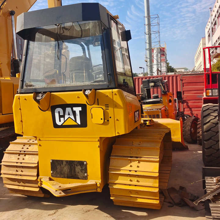 Good Condition D3K Bulldozer Used Crawler Bulldozer with Parts Price Bulldozers - بلدوزر: صور 2 Good Condition D3K Bulldozer Used Crawler Bulldozer with Parts Price Bulldozers - بلدوزر: صور 2
