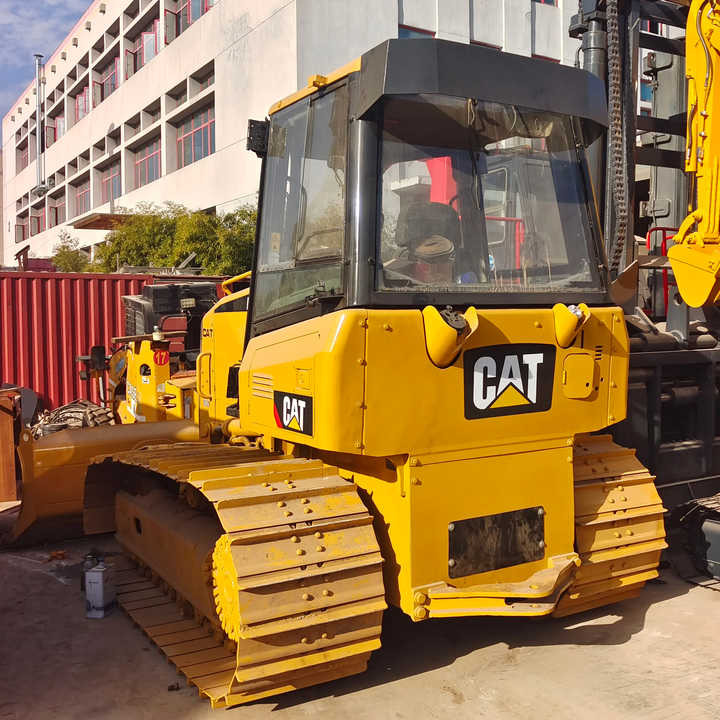 Good Condition D3K Bulldozer Used Crawler Bulldozer with Parts Price Bulldozers - بلدوزر: صور 3 Good Condition D3K Bulldozer Used Crawler Bulldozer with Parts Price Bulldozers - بلدوزر: صور 3