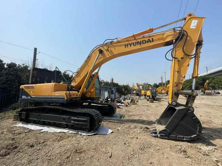 Heavy-Duty Hyundai 305 Excavator for Mining & Construction - Well-Maintained, Warranty Included - حفارات زحافة: صور 2 Heavy-Duty Hyundai 305 Excavator for Mining & Construction - Well-Maintained, Warranty Included - حفارات زحافة: صور 2
