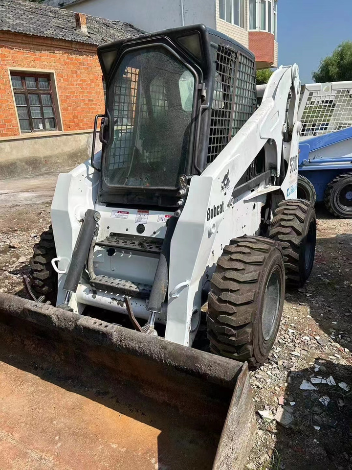 High Quality Mini Construction Machine Used Bobcat Skid Steer Loader S300 in Stock for Sale Bobcat Loader With Low Price - شيول صغير: صور 1 High Quality Mini Construction Machine Used Bobcat Skid Steer Loader S300 in Stock for Sale Bobcat Loader With Low Price - شيول صغير: صور 1