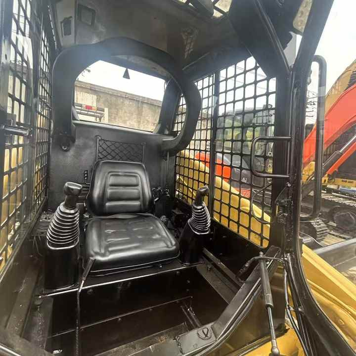 High Quality Used Cat 246D3 Excavator with Low Working Hours and Best Price Used Cat 246D3 Machine with Cheap Price for Sale - شيول صغير: صور 3 High Quality Used Cat 246D3 Excavator with Low Working Hours and Best Price Used Cat 246D3 Machine with Cheap Price for Sale - شيول صغير: صور 3