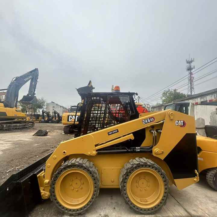 High Quality Used Cat 246D3 Excavator with Low Working Hours and Best Price Used Cat 246D3 Machine with Cheap Price for Sale - شيول صغير: صور 1 High Quality Used Cat 246D3 Excavator with Low Working Hours and Best Price Used Cat 246D3 Machine with Cheap Price for Sale - شيول صغير: صور 1