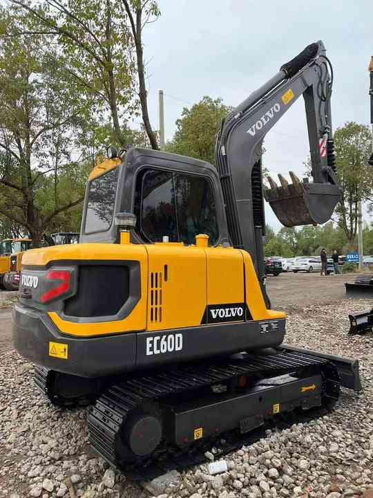 High Quality Used Volvo EC60D Excavator for Sale 6 Ton Compact Machine, Excellent Condition, Ready for Work! - حفارات زحافة: صور 2 High Quality Used Volvo EC60D Excavator for Sale 6 Ton Compact Machine, Excellent Condition, Ready for Work! - حفارات زحافة: صور 2