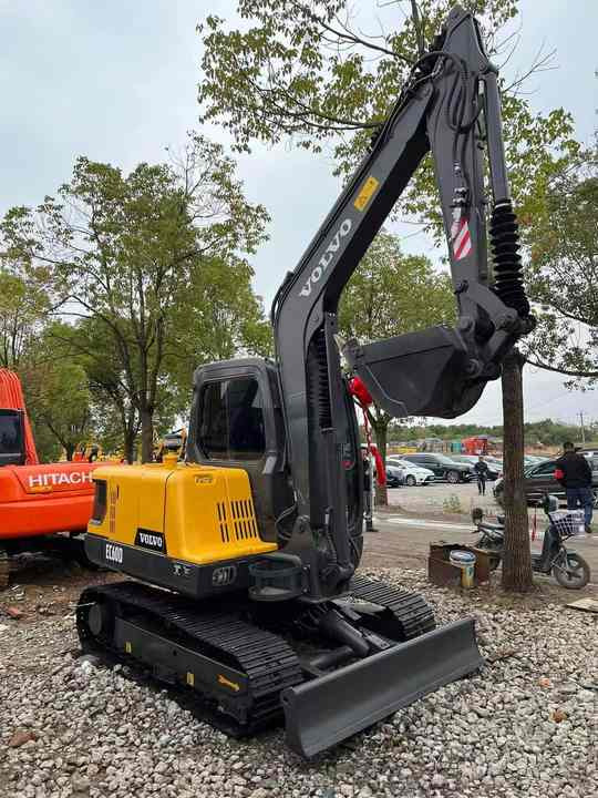 High Quality Used Volvo EC60D Excavator for Sale 6 Ton Compact Machine, Excellent Condition, Ready for Work! - حفارات زحافة: صور 4 High Quality Used Volvo EC60D Excavator for Sale 6 Ton Compact Machine, Excellent Condition, Ready for Work! - حفارات زحافة: صور 4