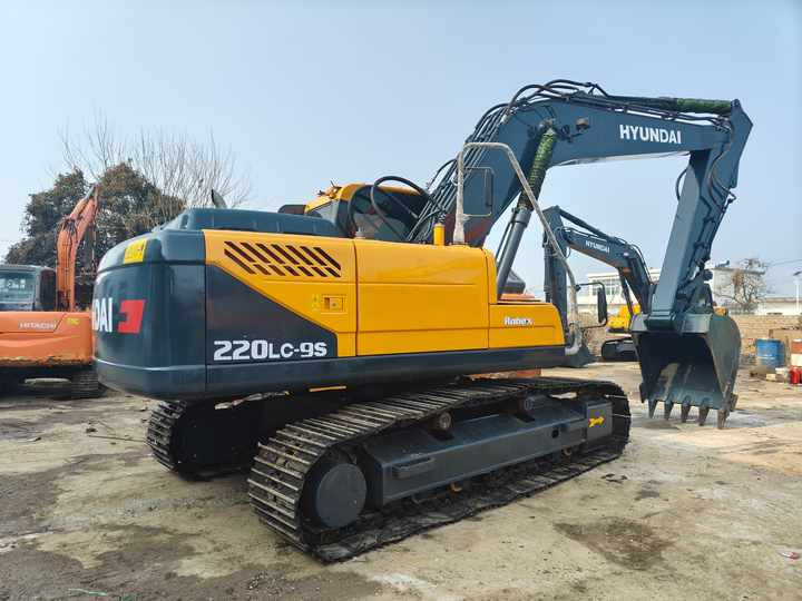Hyundai 220LC-9S Used Excavator for Mining & Construction | Price Negotiable, Global Shipping - حفارات زحافة: صور 3 Hyundai 220LC-9S Used Excavator for Mining & Construction | Price Negotiable, Global Shipping - حفارات زحافة: صور 3