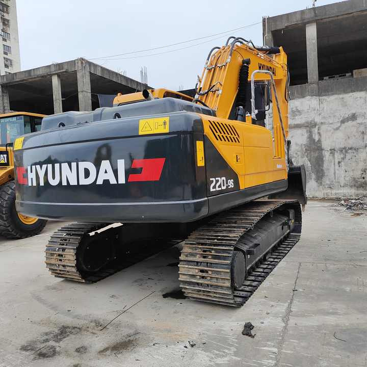 Hyundai Digger 220lc-9s Second Hand Korea Made High Performance Machine Hyundai Excavator for Sale - حفارات زحافة: صور 5 Hyundai Digger 220lc-9s Second Hand Korea Made High Performance Machine Hyundai Excavator for Sale - حفارات زحافة: صور 5