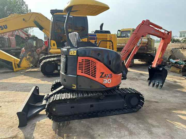 Mini 3-Ton Excavator used Hitachi ZX30 excavator with Excellent Performance and Low Price for sale! - حفارة: صور 3 Mini 3-Ton Excavator used Hitachi ZX30 excavator with Excellent Performance and Low Price for sale! - حفارة: صور 3