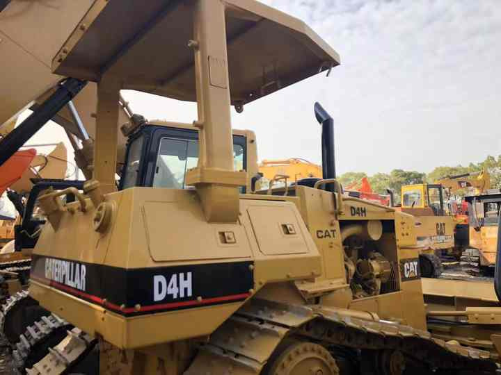 Nice Condition D4h Cat Bulldozer CAT Used Dozer for Sale - بلدوزر: صور 4 Nice Condition D4h Cat Bulldozer CAT Used Dozer for Sale - بلدوزر: صور 4