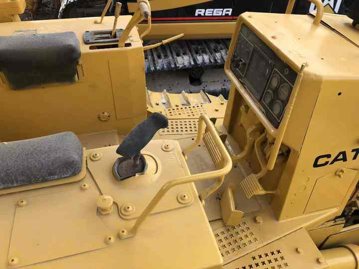 Nice Condition D4h Cat Bulldozer CAT Used Dozer for Sale - بلدوزر: صور 5 Nice Condition D4h Cat Bulldozer CAT Used Dozer for Sale - بلدوزر: صور 5