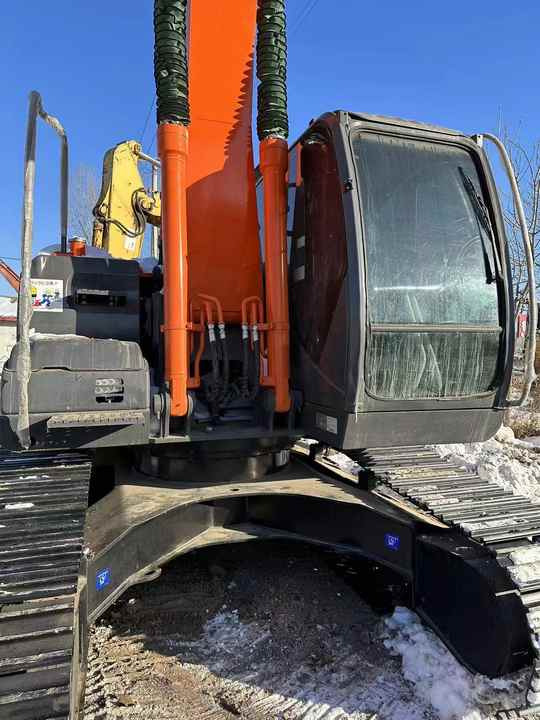 Original Japan Hitachi ZX200-3 Excavator Hitachi Excavator in Low Price for Hot Sale - حفارات زحافة: صور 5 Original Japan Hitachi ZX200-3 Excavator Hitachi Excavator in Low Price for Hot Sale - حفارات زحافة: صور 5