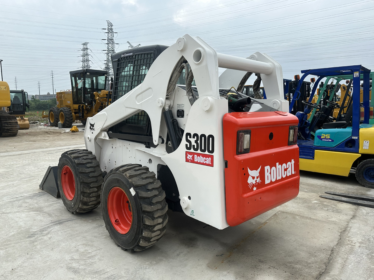 Second hand Hot sale skid-steers Bobcat S300 - شيول صغير: صور 2 Second hand Hot sale skid-steers Bobcat S300 - شيول صغير: صور 2