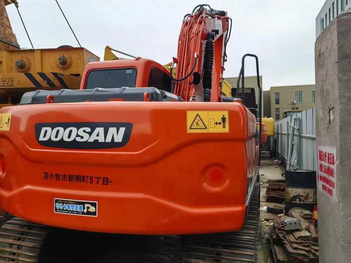Used Digger DOOSAN DX140 Construction Machinery Construction Digger Used DOOSAN DX140 Cheap Excavator - حفارات زحافة: صور 2 Used Digger DOOSAN DX140 Construction Machinery Construction Digger Used DOOSAN DX140 Cheap Excavator - حفارات زحافة: صور 2