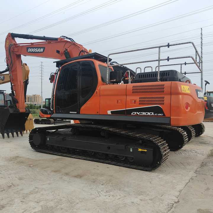 Used Digger DOOSAN DX300 Construction MachineryConstruction Digger Used DOOSAN DX300 Cheap Excavator - حفارات زحافة: صور 1 Used Digger DOOSAN DX300 Construction MachineryConstruction Digger Used DOOSAN DX300 Cheap Excavator - حفارات زحافة: صور 1
