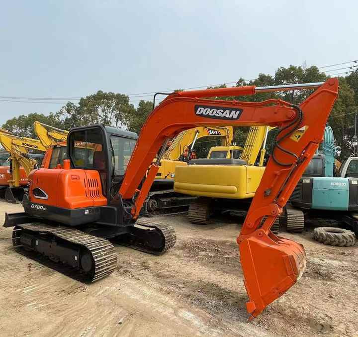 Used Digger DOOSAN DX60 Construction Machinery Construction Digger Used DOOSAN DX60 Cheap Excavator - حفارات زحافة: صور 5 Used Digger DOOSAN DX60 Construction Machinery Construction Digger Used DOOSAN DX60 Cheap Excavator - حفارات زحافة: صور 5