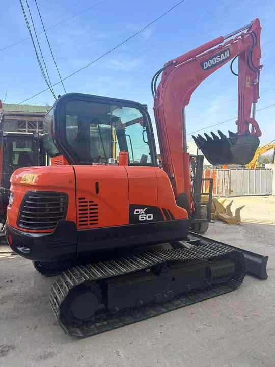 Used Digger DOOSAN DX60 Construction Machinery Construction Digger Used DOOSAN DX60 Cheap Excavator - حفارات زحافة: صور 4 Used Digger DOOSAN DX60 Construction Machinery Construction Digger Used DOOSAN DX60 Cheap Excavator - حفارات زحافة: صور 4