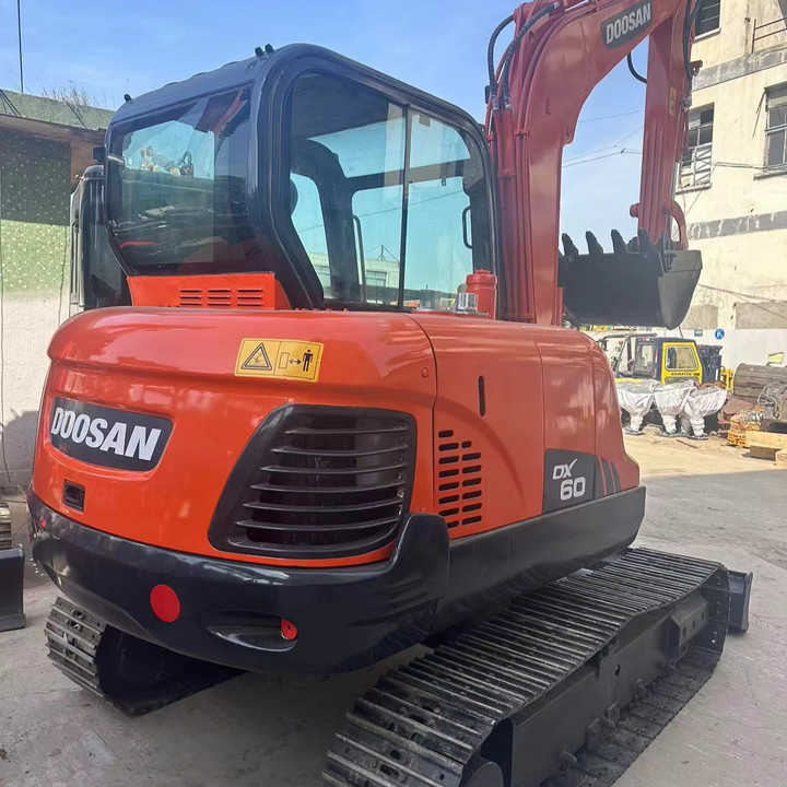 Used Digger DOOSAN DX60 Construction Machinery Construction Digger Used DOOSAN DX60 Cheap Excavator - حفارات زحافة: صور 1 Used Digger DOOSAN DX60 Construction Machinery Construction Digger Used DOOSAN DX60 Cheap Excavator - حفارات زحافة: صور 1