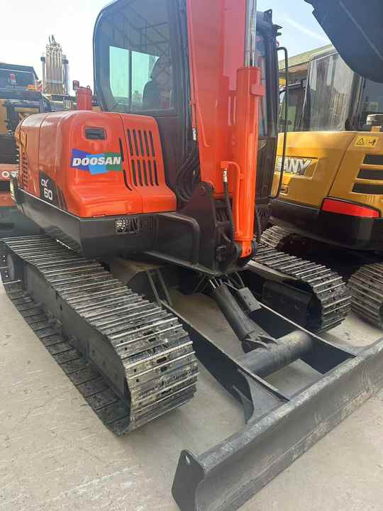 Used Digger DOOSAN DX60 Construction Machinery Construction Digger Used DOOSAN DX60 Cheap Excavator - حفارات زحافة: صور 5 Used Digger DOOSAN DX60 Construction Machinery Construction Digger Used DOOSAN DX60 Cheap Excavator - حفارات زحافة: صور 5