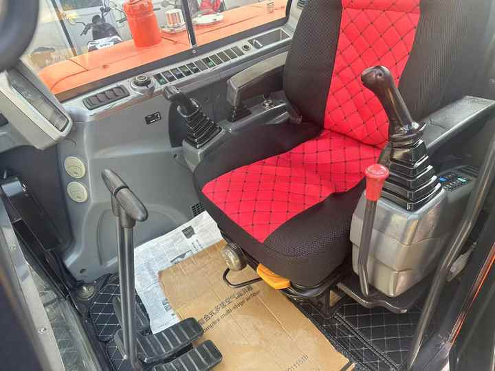 Used Digger DOOSAN DX60 Construction Machinery Construction Digger Used DOOSAN DX60 Cheap Excavator - حفارات زحافة: صور 3 Used Digger DOOSAN DX60 Construction Machinery Construction Digger Used DOOSAN DX60 Cheap Excavator - حفارات زحافة: صور 3