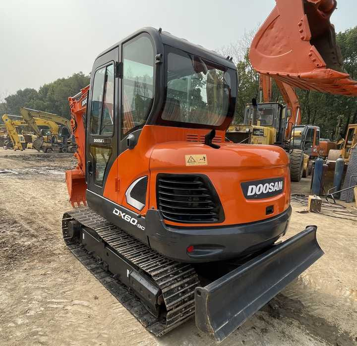 Used Digger DOOSAN DX60 Construction Machinery Construction Digger Used DOOSAN DX60 Cheap Excavator - حفارات زحافة: صور 2 Used Digger DOOSAN DX60 Construction Machinery Construction Digger Used DOOSAN DX60 Cheap Excavator - حفارات زحافة: صور 2