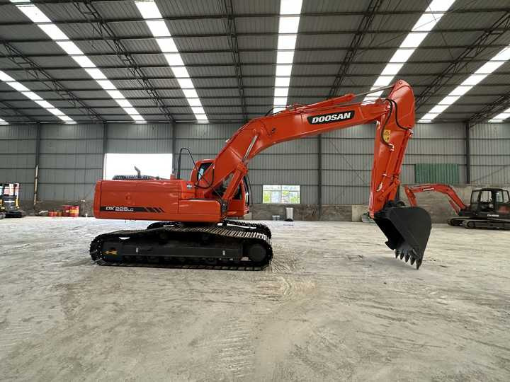 Used Digger Doosan DX225LC-9T Construction Machinery Construction Digger Used Doosan DX225LC-9T Cheap Excavator - حفارات زحافة: صور 4 Used Digger Doosan DX225LC-9T Construction Machinery Construction Digger Used Doosan DX225LC-9T Cheap Excavator - حفارات زحافة: صور 4