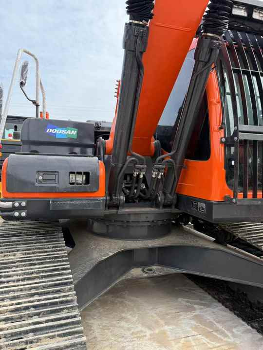 Used Digger Doosan DX225LC-9T Construction Machinery Construction Digger Used Doosan DX225LC-9T Cheap Excavator - حفارات زحافة: صور 4 Used Digger Doosan DX225LC-9T Construction Machinery Construction Digger Used Doosan DX225LC-9T Cheap Excavator - حفارات زحافة: صور 4