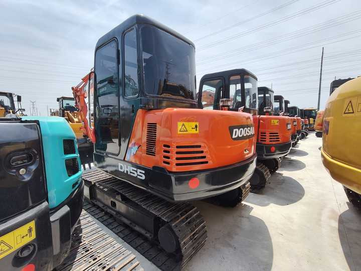 Used Digger Doosan Dh55 Construction Machinery Construction Digger Used Doosan Dh55 Cheap Excavator - حفارات زحافة: صور 2 Used Digger Doosan Dh55 Construction Machinery Construction Digger Used Doosan Dh55 Cheap Excavator - حفارات زحافة: صور 2
