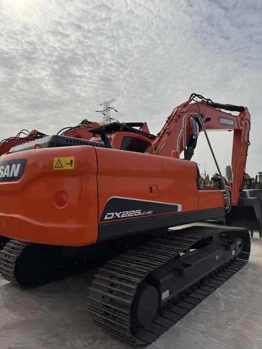 Used Doosan DX225LC-9C Hydraulic Excavator 25 Ton Doosan Dx225 Crawler Excavator with Excellent Performance Low Price for Sale - حفارة: صور 3 Used Doosan DX225LC-9C Hydraulic Excavator 25 Ton Doosan Dx225 Crawler Excavator with Excellent Performance Low Price for Sale - حفارة: صور 3