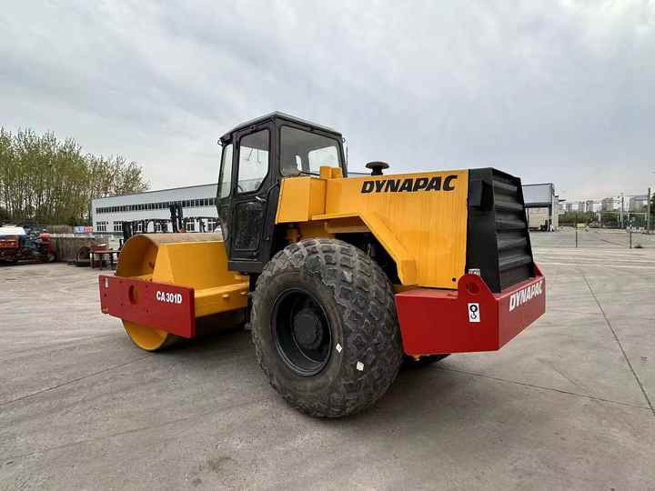 مدحلة الأسفلت Used Dynapac CA301 Vibratory Roller with Less Working Time and Superior Performance Used Dynapac 251d/301D Roller for Sale: صور 6