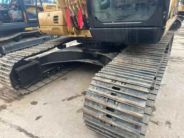 Used Excavator CAT 320C Second Hand Highly Competitive Digging Machine 325C 330C for Sale - حفارات زحافة: صور 4 Used Excavator CAT 320C Second Hand Highly Competitive Digging Machine 325C 330C for Sale - حفارات زحافة: صور 4