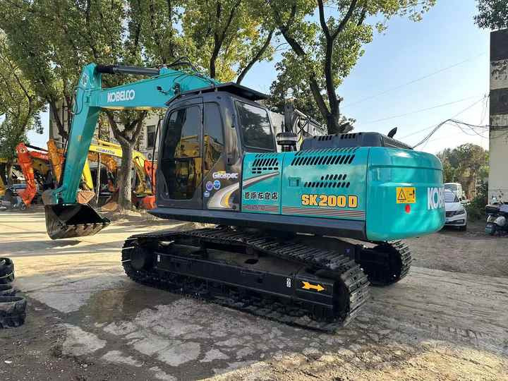 Used Japan Original Brand Kobelco Sk200-8 Excavator in High Quality for Sale High Working Efficiency - حفارة: صور 4 Used Japan Original Brand Kobelco Sk200-8 Excavator in High Quality for Sale High Working Efficiency - حفارة: صور 4