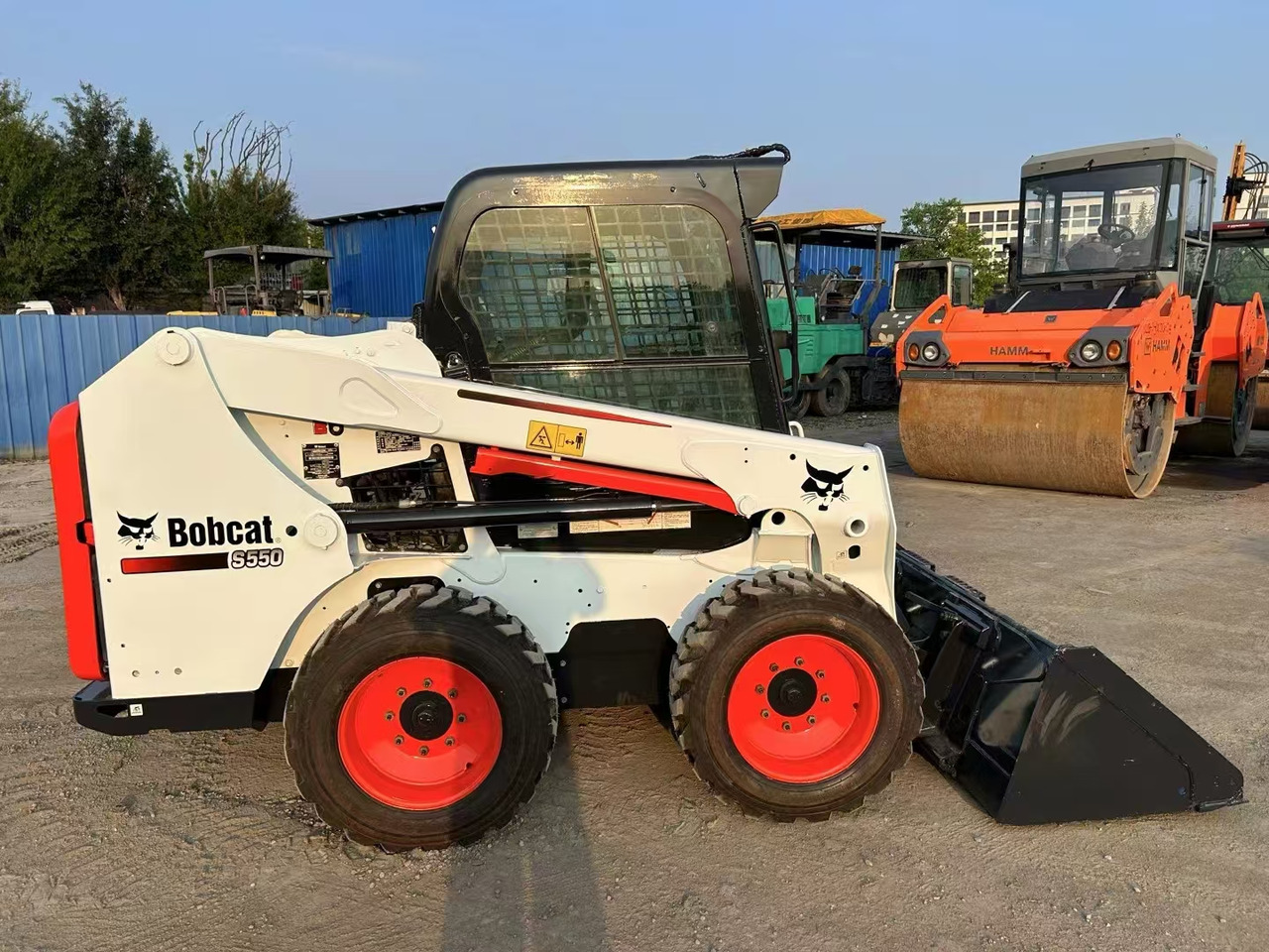 BOBCAT S550 - شيول صغير: صور 4 BOBCAT S550 - شيول صغير: صور 4