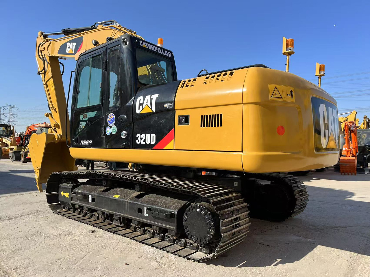CATERPILLAR 320D - حفارات زحافة: صور 1 CATERPILLAR 320D - حفارات زحافة: صور 1