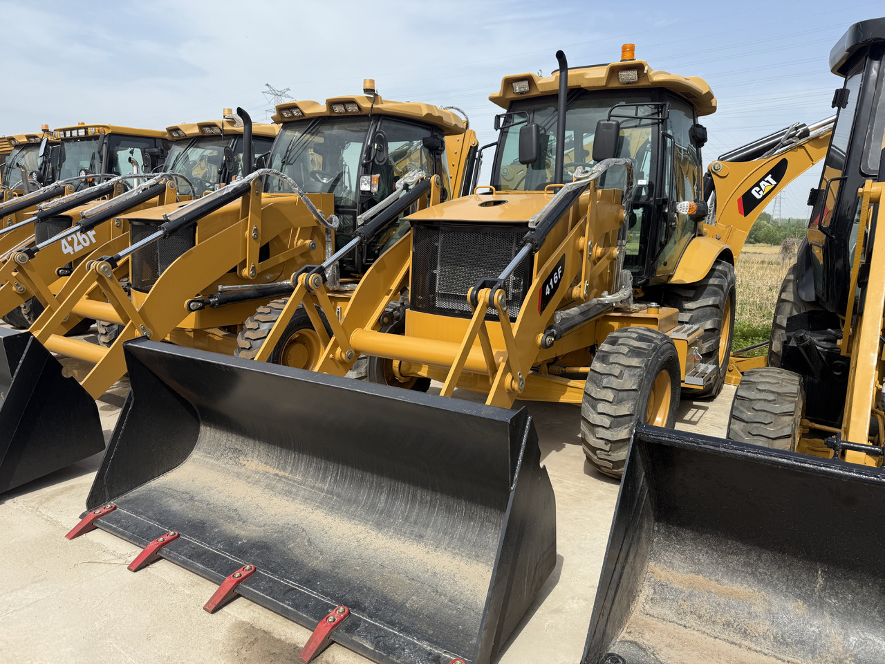 CATERPILLAR 416F - حفار متعدد الاستخدام: صور 1 CATERPILLAR 416F - حفار متعدد الاستخدام: صور 1